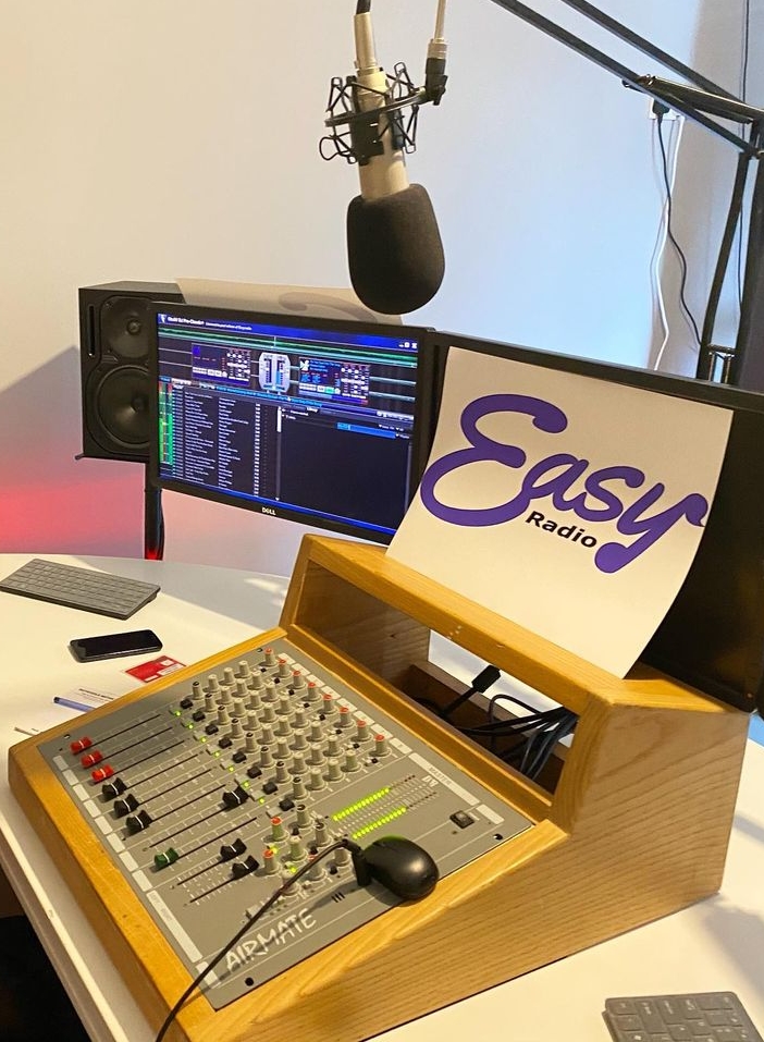 Easy Radio desk